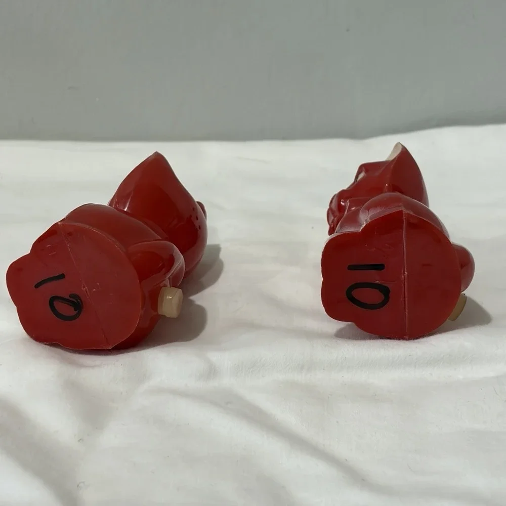 Vtg Red Plastic Cat Salt Pepper Shakers Kitten Animal Bows Spice Serving Kitschy
